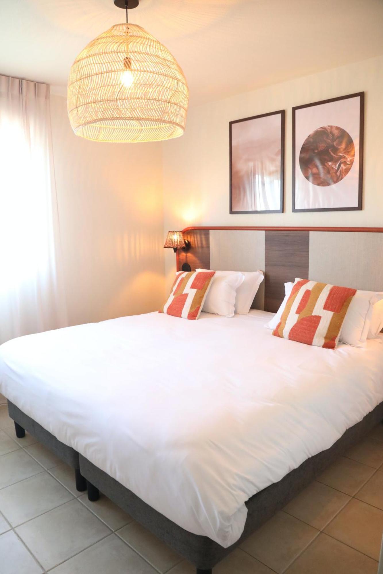 Hotel Golf Fontcaude Жувиньяк Экстерьер фото